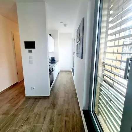 Luxury One Bedroom With Free Parking Apartment