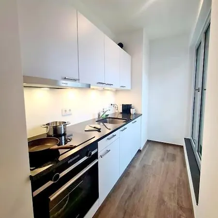 Apartment Luxury One Bedroom With Free Parking *
